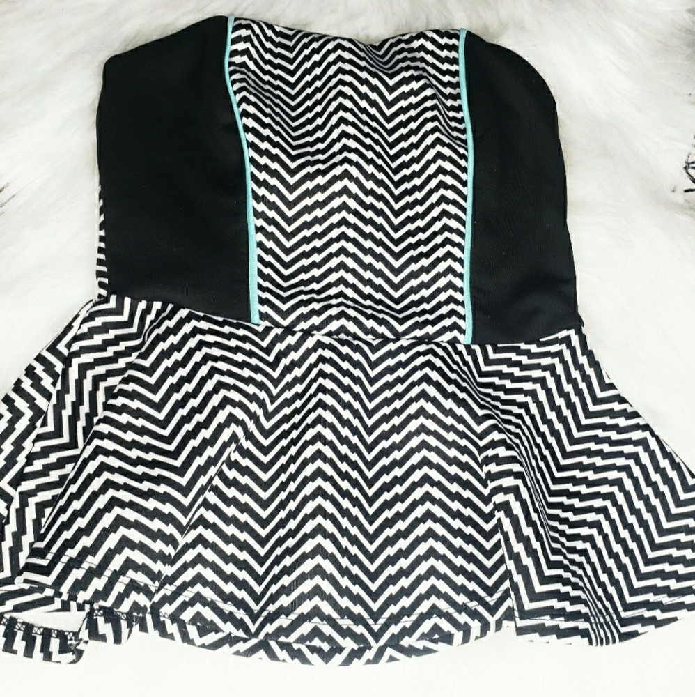Charlotte Russe Women's Fashion Sleeveless Top